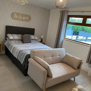 https://the-bungalow-leeds-west-yorkshire.yorkshirehotels.net