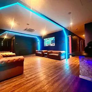 https://arena-esports-orchard.singapore-best-hotels.net